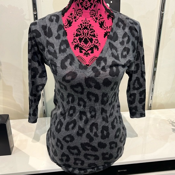 Cheetah sweater - Picture 2 of 4